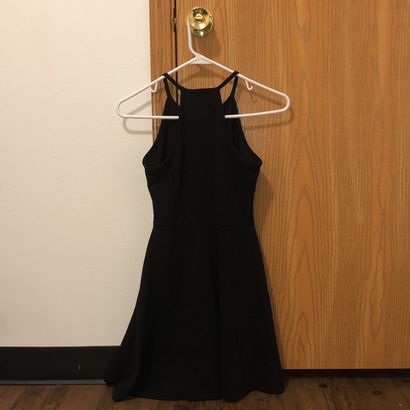 Beautiful casual dress for going out with friends, dinner parties, and more! - Picture 2 of 7